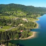 Bibliotecarul înotător Avram Iancu traversează duminică Lacul Colibița într-un antrenament pentru o nouă performanță mondială